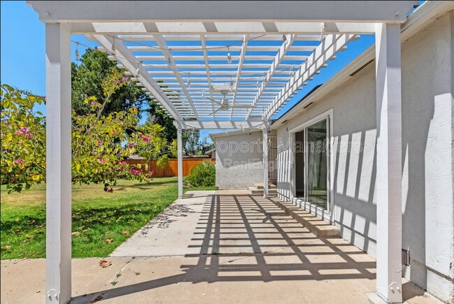 Building Photo - 816 Oro St