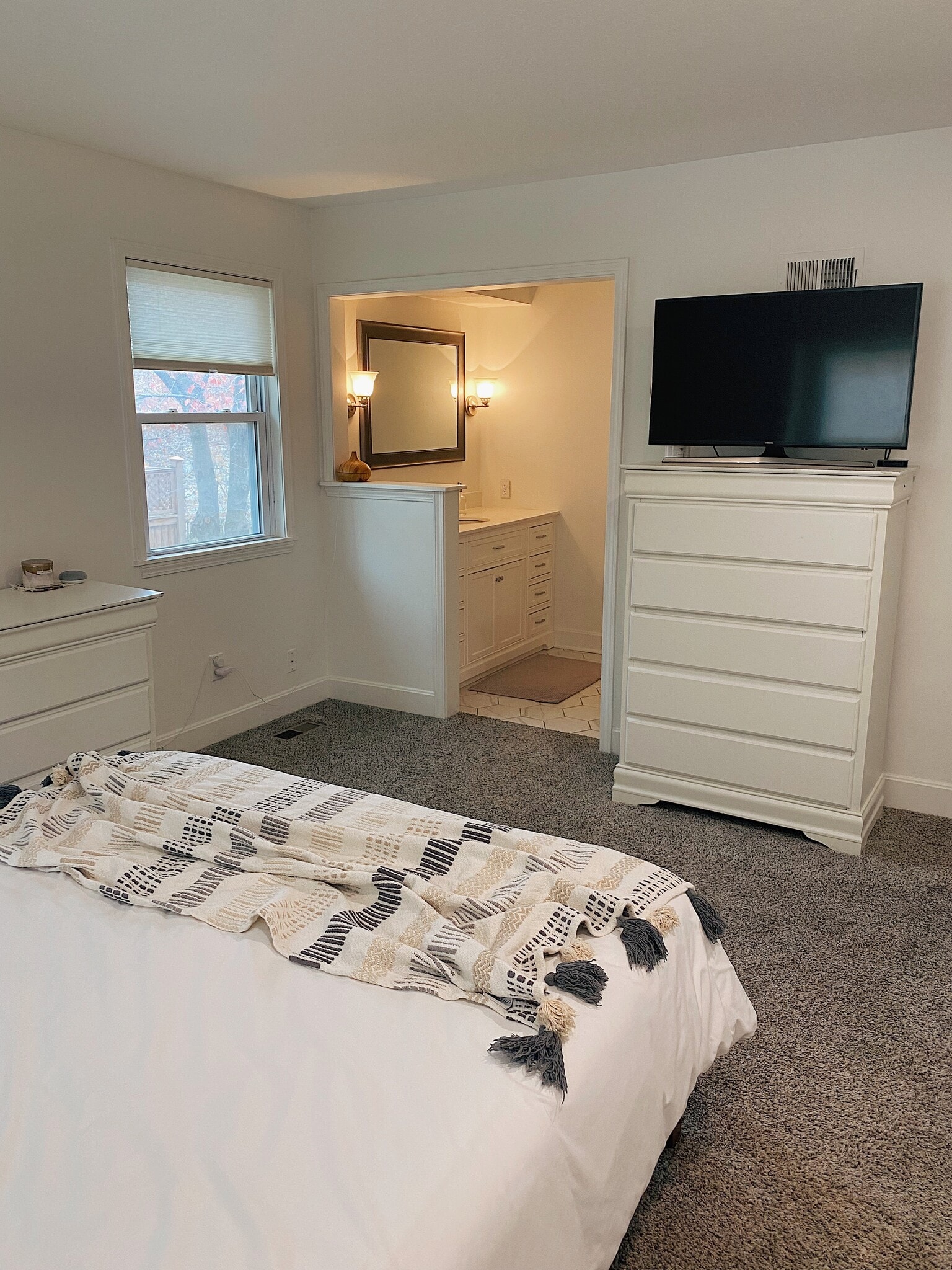 Master bed-2 - 1131 NE Oak Tree Dr