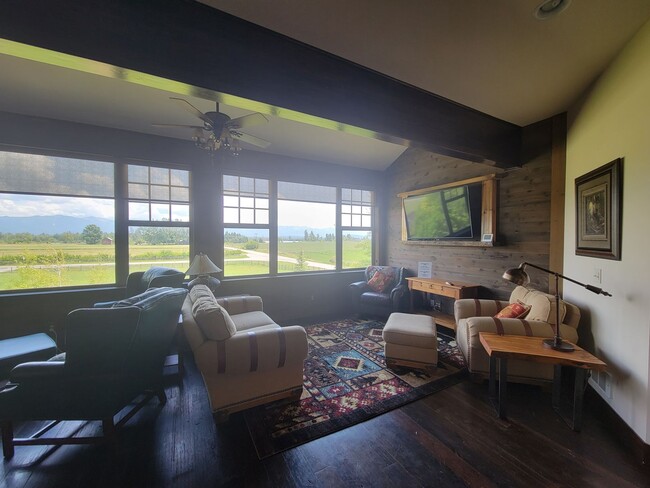 Building Photo - Kalispell Home with stunning mountain views