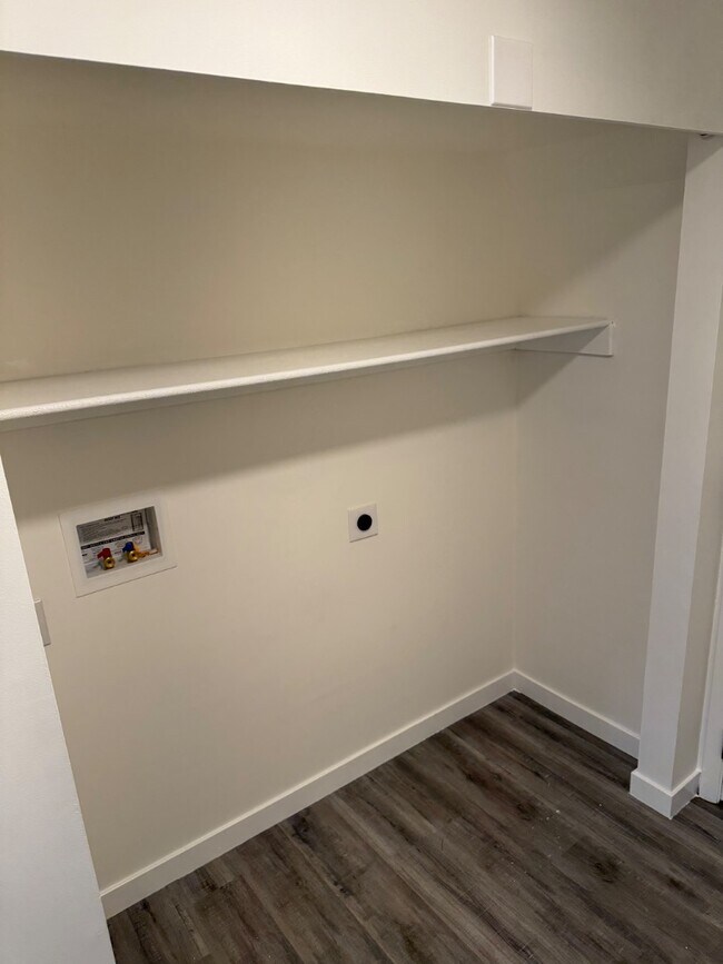 Building Photo - 5579 S 2800 W