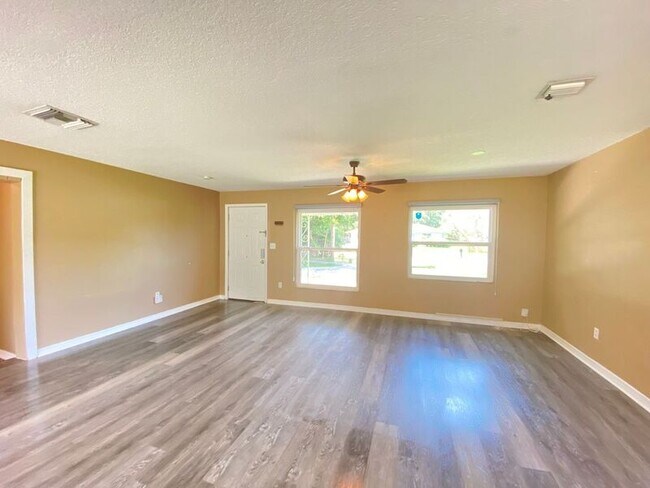 Building Photo - 908 Teatro Ct