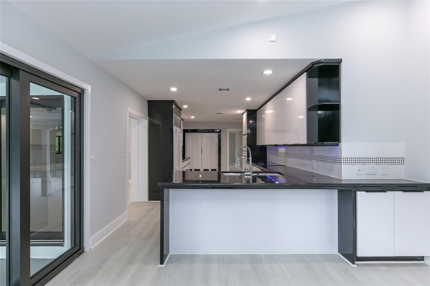 Building Photo - 13401 SW 83rd Ave