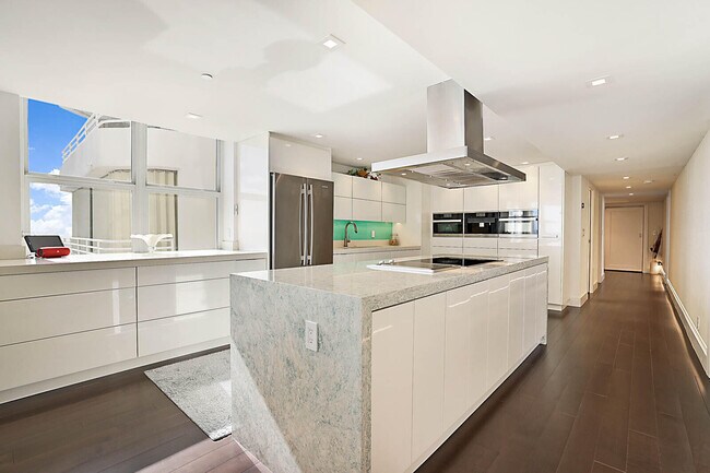 Building Photo - 3407 S Ocean Blvd