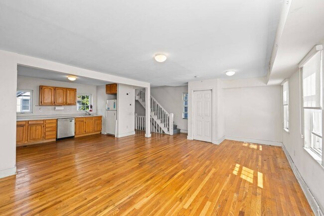 Building Photo - 143 Beach St