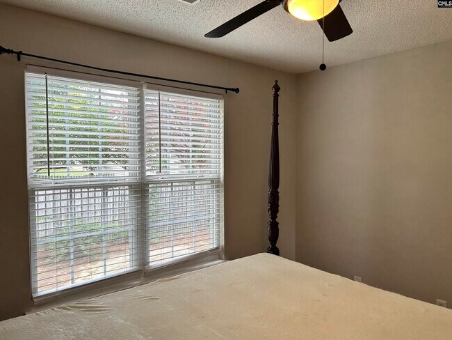 Building Photo - 405 Beech Glen Dr