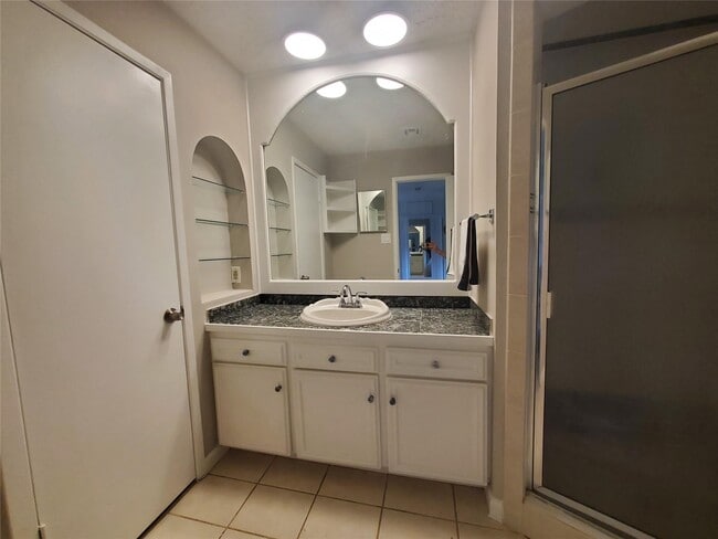 Building Photo - 3002 Frontier Dr
