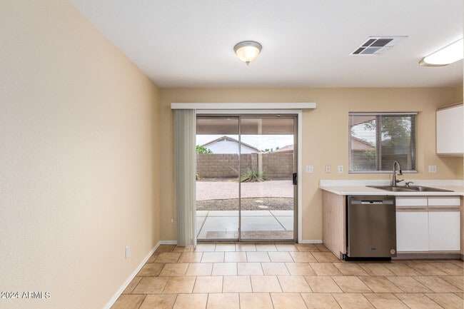 Building Photo - 15005 W Ventura St