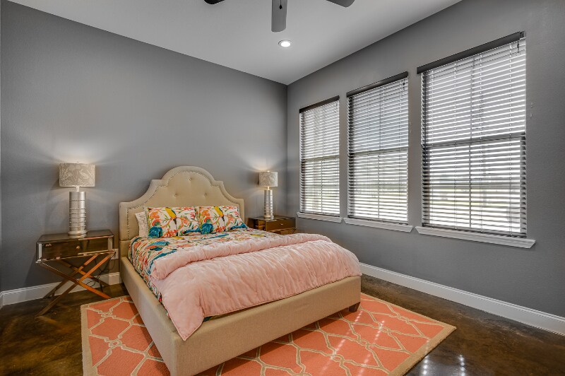 Building Photo - 120 Jax Sq