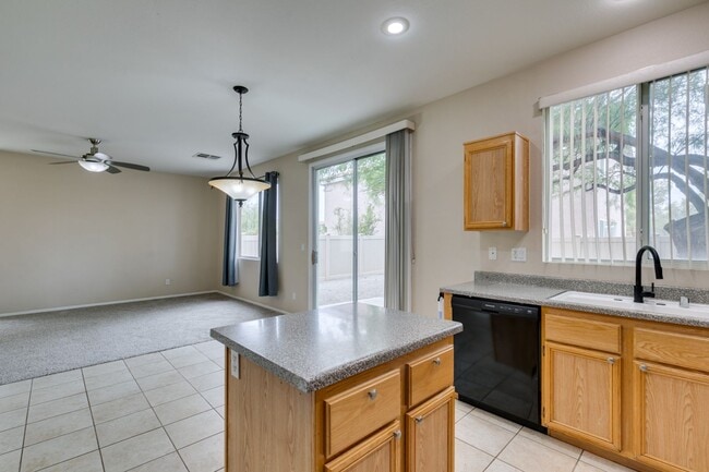 Building Photo - Beautiful 2-story home featuring 4 bedroom...