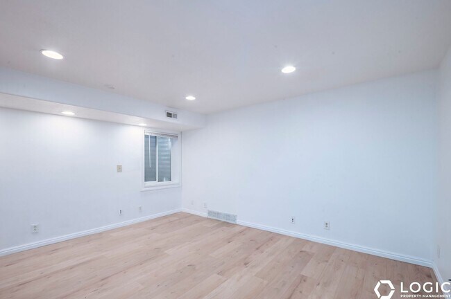 Building Photo - 5068 Murray Blvd