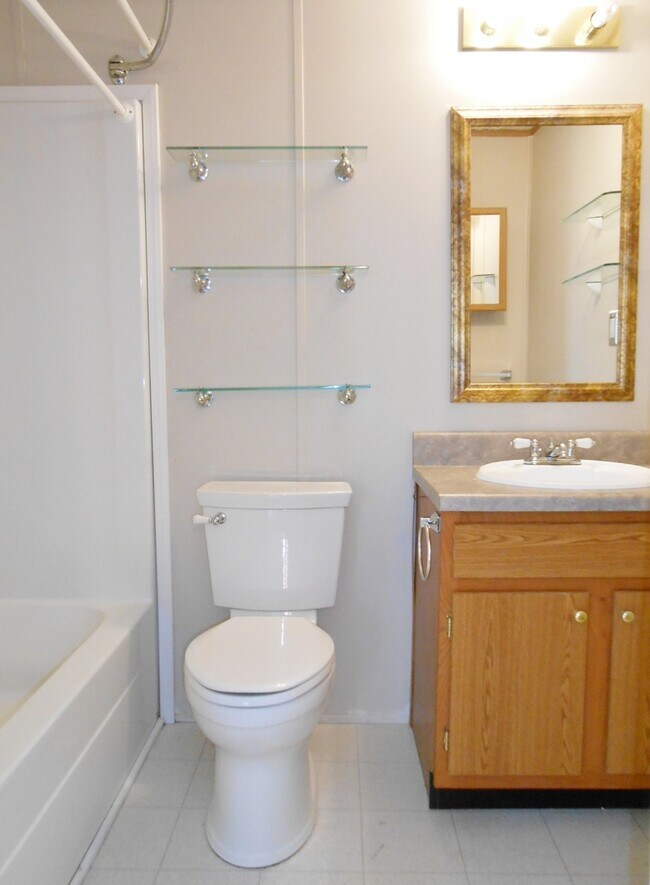 Building Photo - Large 3 Bedroom 3 Bathroom Modular Home in...