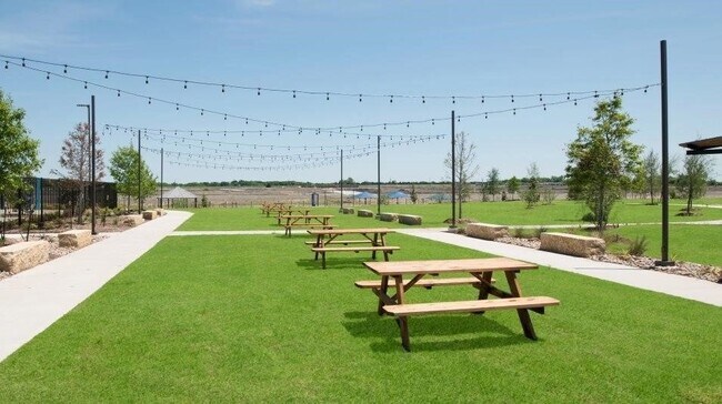 Building Photo - 719 Biscay Way