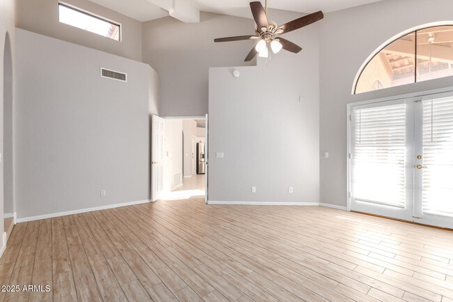 Building Photo - 1425 E Estrid Ave