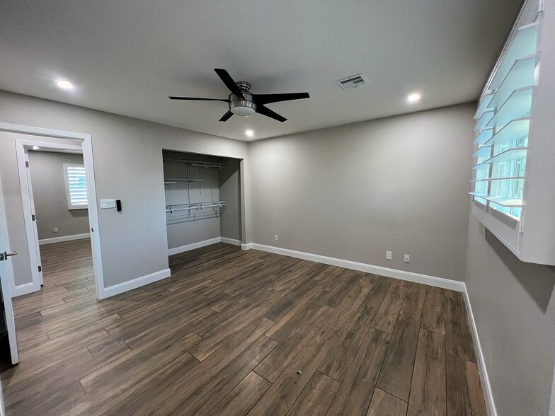 Building Photo - 2508 E Loyola Dr