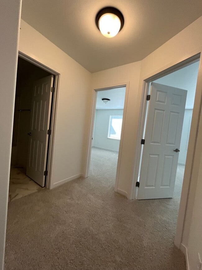 Building Photo - 3 Bed 3 Bath Townhome