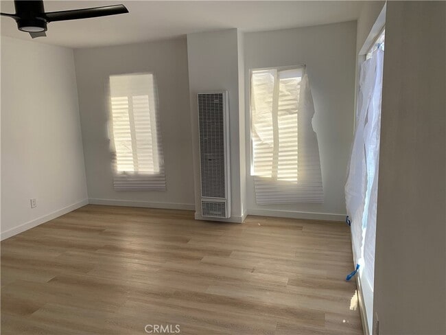 Building Photo - 1209 W 40th Pl