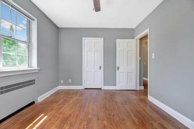 Building Photo - 1800 Shepherd St NE