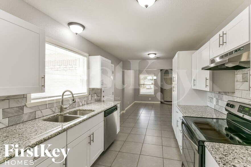 Building Photo - 2502 Costa Mesa Dr