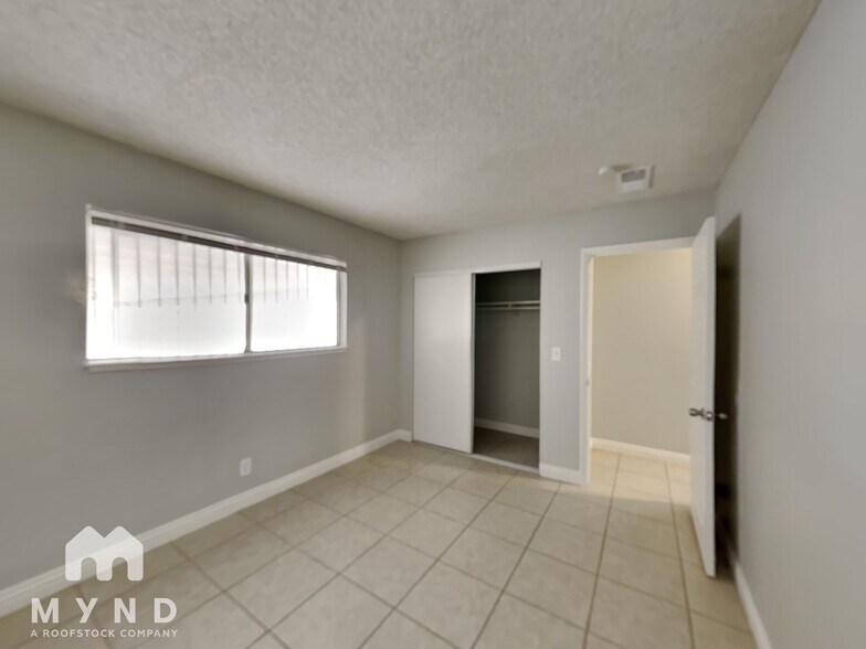 Building Photo - 893 W Carey Ave