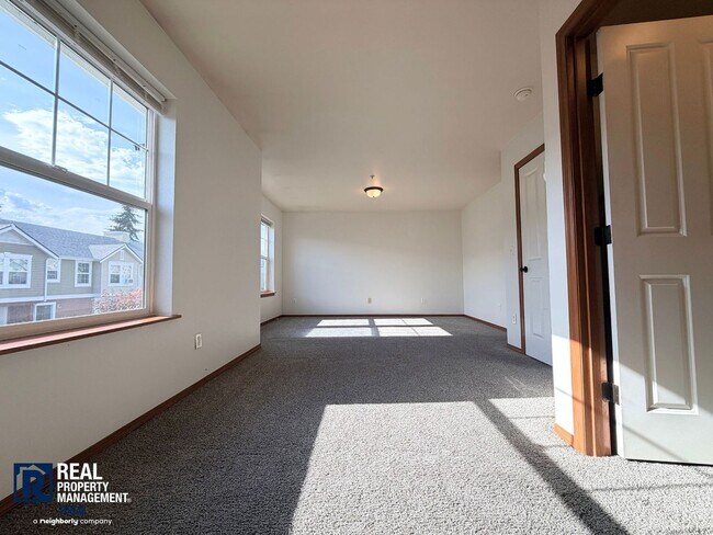 Building Photo - Courtney Ridge Townhome with Garage & Private Patio!