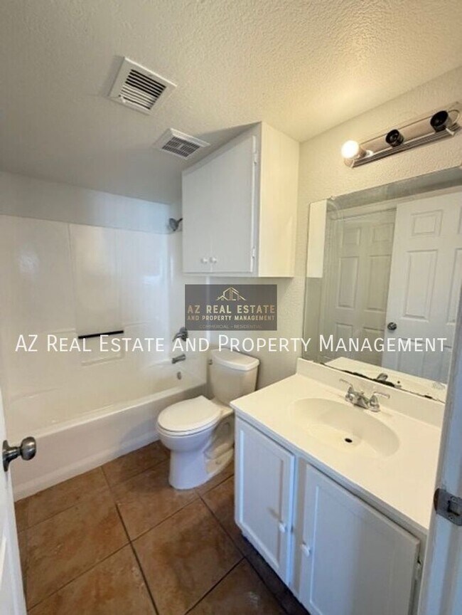 Building Photo - 5960 W Oregon Ave