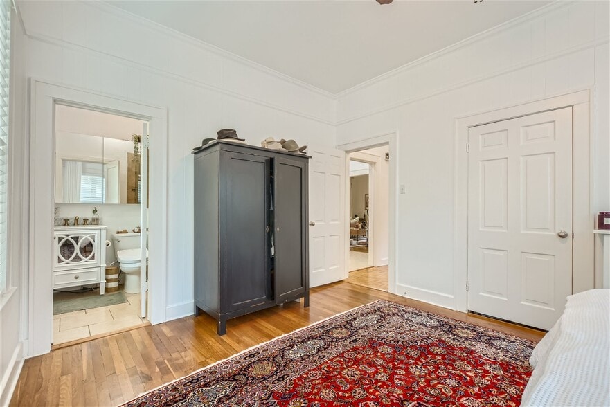 Building Photo - 723 Dumont St