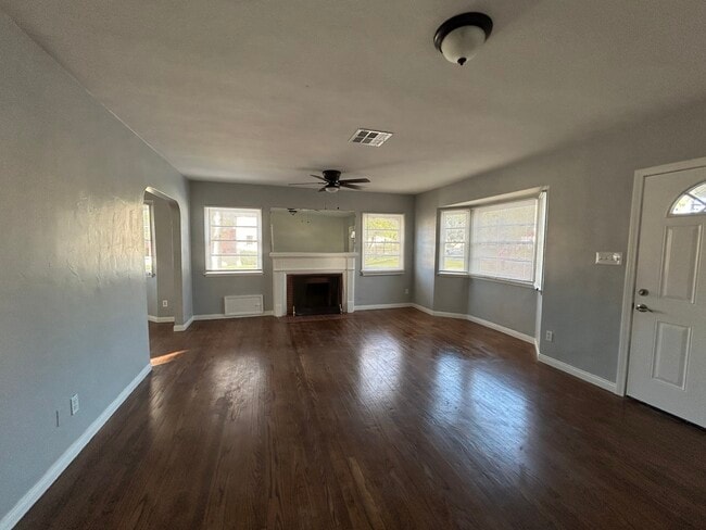 Building Photo - 3096 N Stoddard Ave