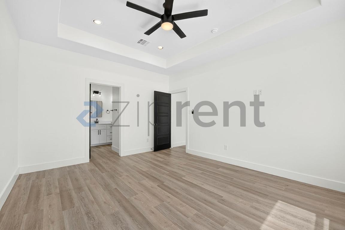 Building Photo - Unit