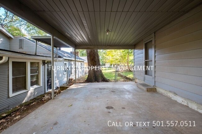 Building Photo - 324 N Jackson St