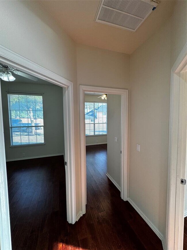 Building Photo - 136 Wild Plum Way