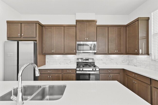 Building Photo - 21118 Garden Palm Dr