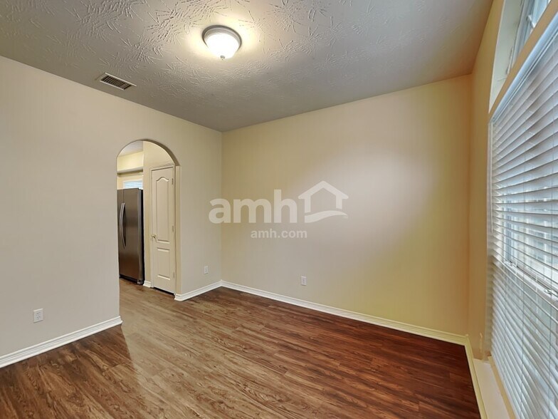 Building Photo - 38011 W Sulphur Creek Dr