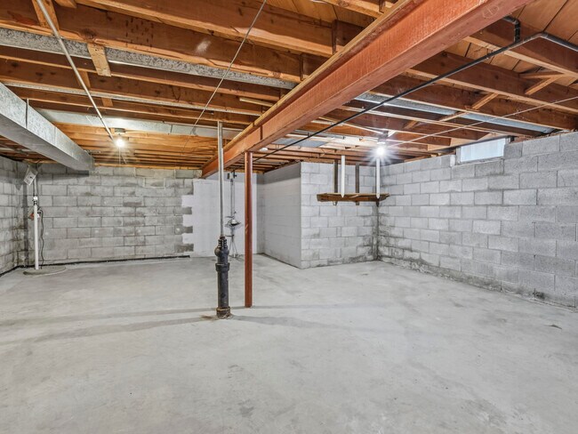 Building Photo - 4913 N Navajo Ave