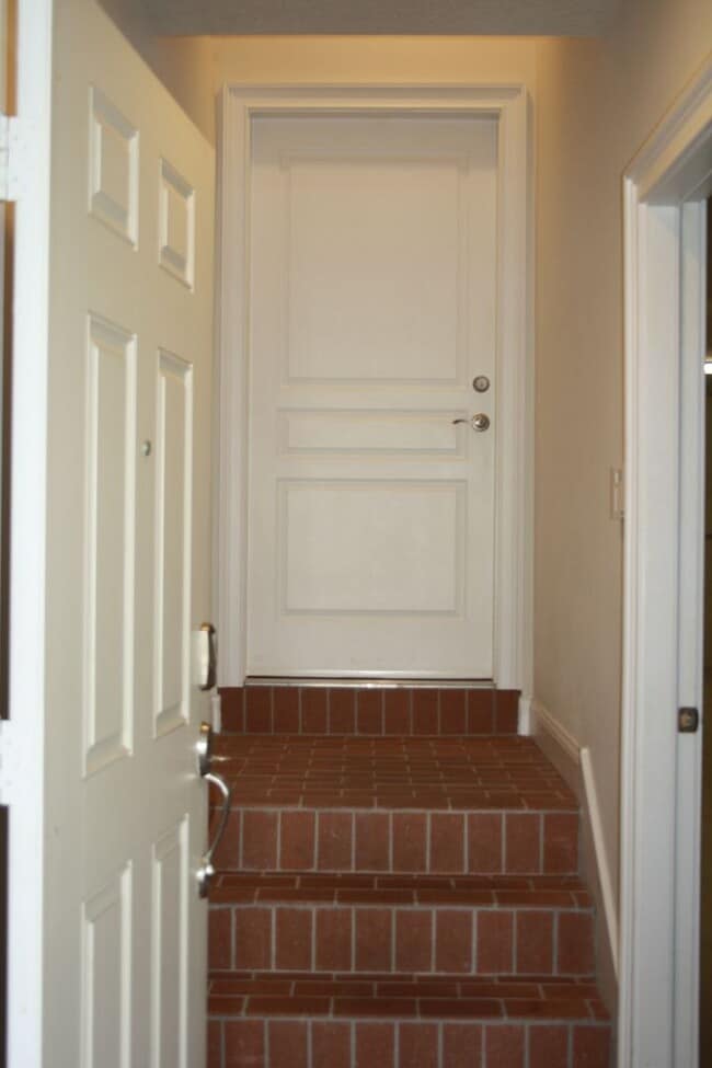 Building Photo - Beautiful Townhome on Peaceful Conservatio...