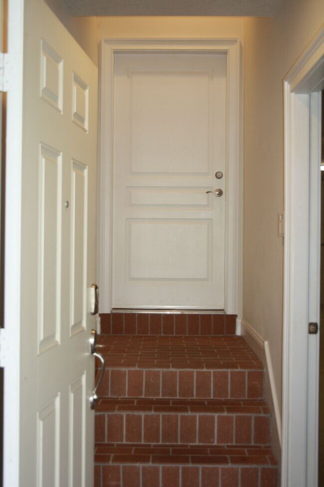 Building Photo - Just reduced! Beautiful Townhome in Pelica...