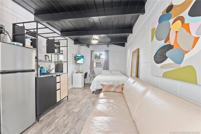 Building Photo - 530 S Manor Dr