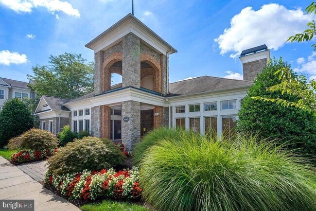 Building Photo - 43585 PATCHING POND Sq