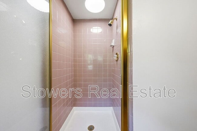 Building Photo - 618 Banister Ln