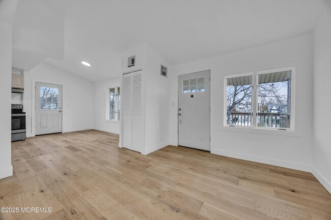 Building Photo - 234 Beach Ave