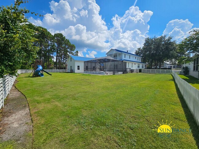 Building Photo - 360 Tradewinds Dr
