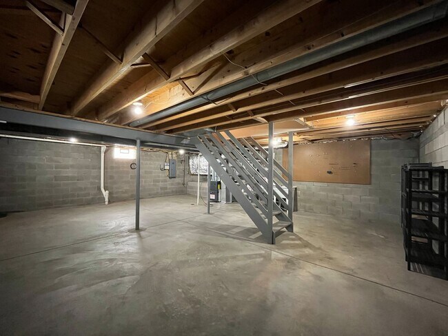 Building Photo - Spacious 3-Bed, 2.5-Bath Home in Desirable...