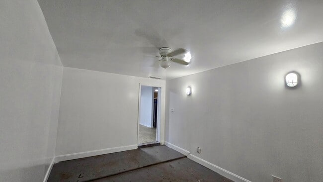 Building Photo - 512 Sandra Ave