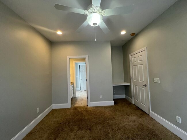Building Photo - 2105 Harborview Dr