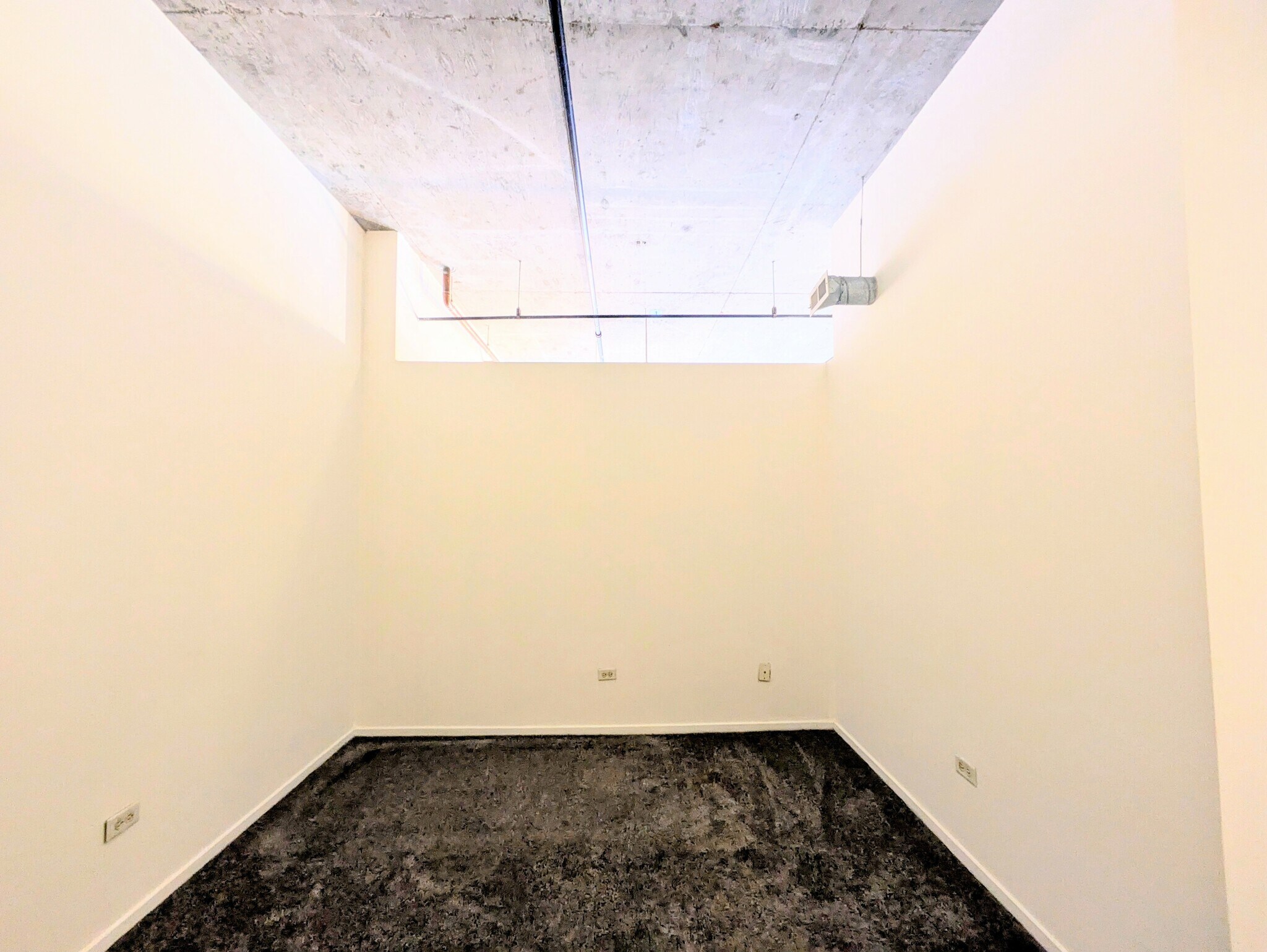Building Photo - 933 W Van Buren St