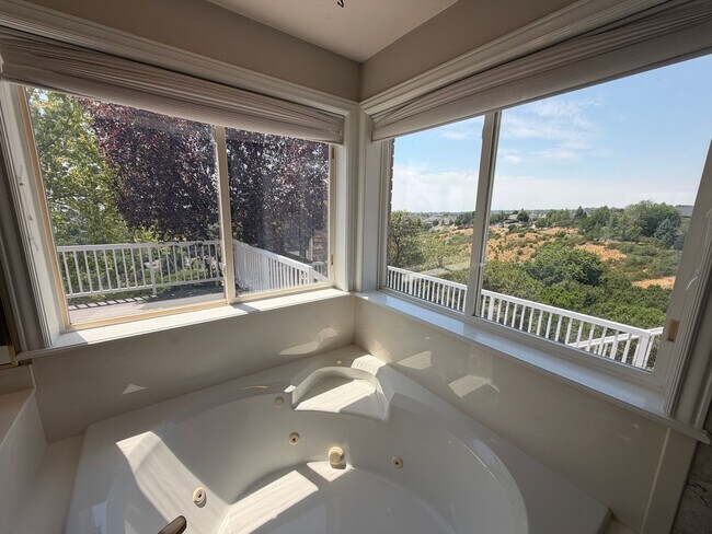 Building Photo - Spacious 4 Bed, 5 Bath Home with 3-Car Garage in Layton!