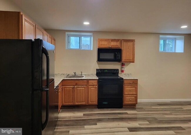 Building Photo - 558 Lincoln Hwy E