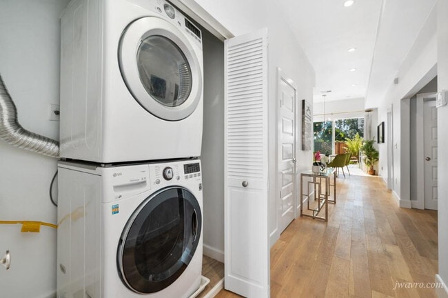 Building Photo - 327 Arlington St