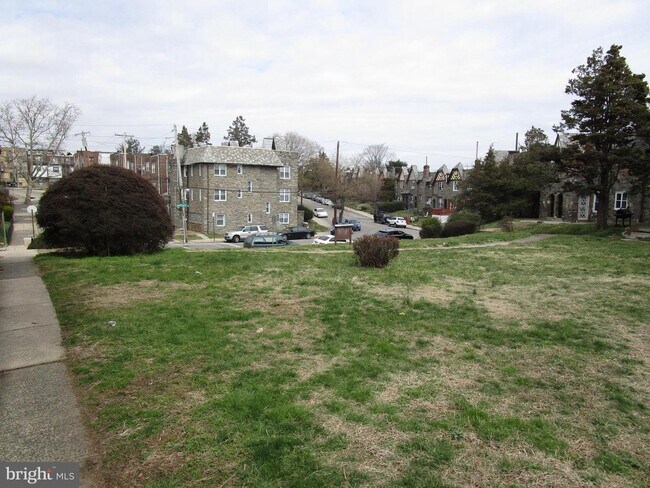 Building Photo - 5200 W Montgomery Ave