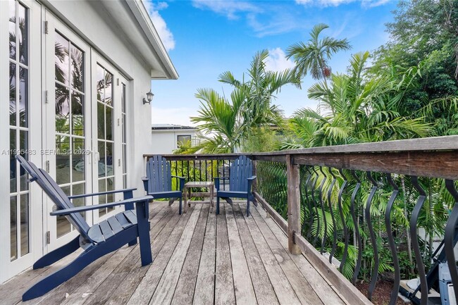 Building Photo - 9636 NE 5th Avenue Rd