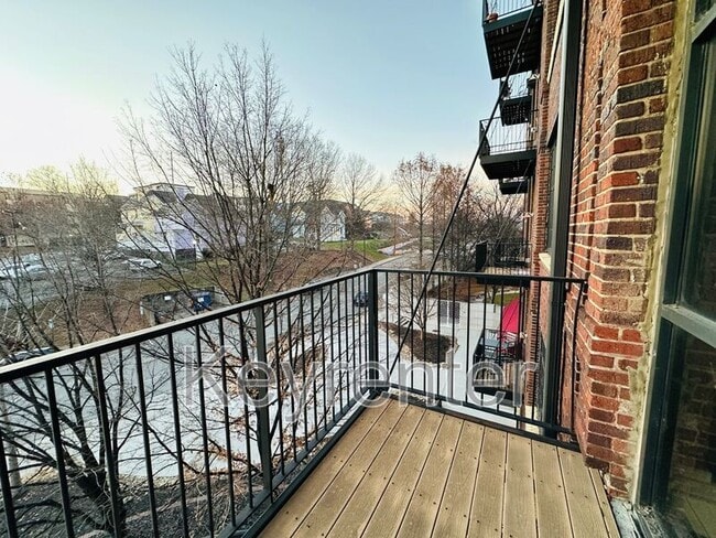 Building Photo - 1060 Worlds Fair Park Dr